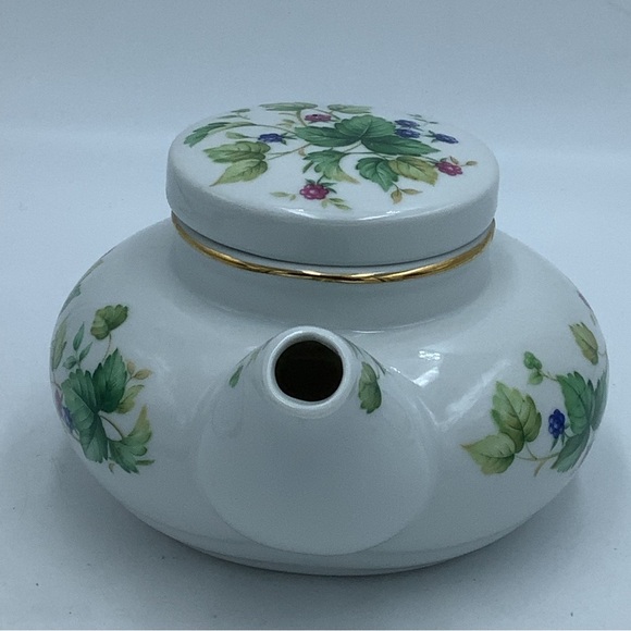 Andrea by Sadek Berry Patch Single Serving Ceramic Teapot - Picture 4 of 6